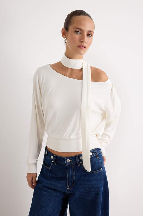TRENDYOLMİLLA Dames Ecru Gestreept Lang Regular fit Blouses - Image 4
