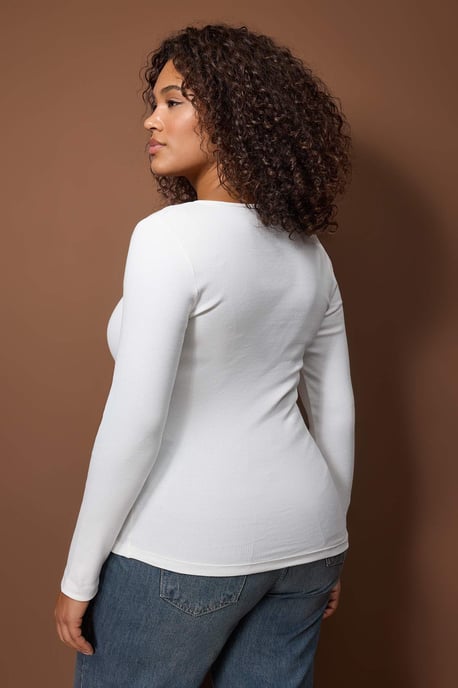 Trendyol Curve Dam Ecru Enfärgad Lång Figursydd Plus size Blusar - Image 3