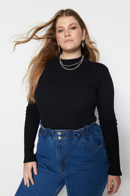 Trendyol Curve Dam Svart Enfärgad Lång Figursydd Plus size Blusar - Image 1