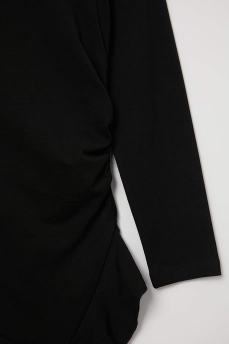 TRENDYOLMİLLA Women's Black Plain Long Fitted Blouses - Image 4