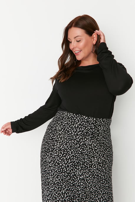 Trendyol Curve Dam Svart Enfärgad Lång Regular fit Plus size Blusar - Image 2