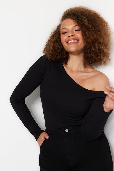 Trendyol Curve Dam Svart Enfärgad Lång Figursydd Plus size Blusar - Image 6