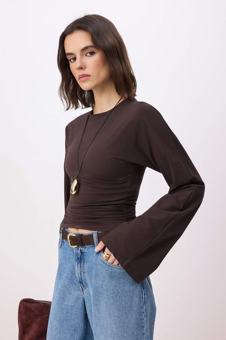TRENDYOLMİLLA Dames Bruin Effen Lang Getailleerd Blouses - Image 1