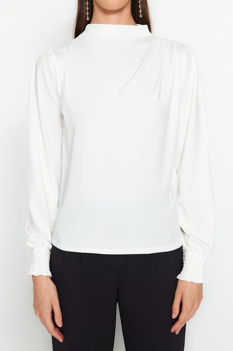 TRENDYOLMİLLA Dames Ecru Effen Lang Regular fit Blouses - Image 2