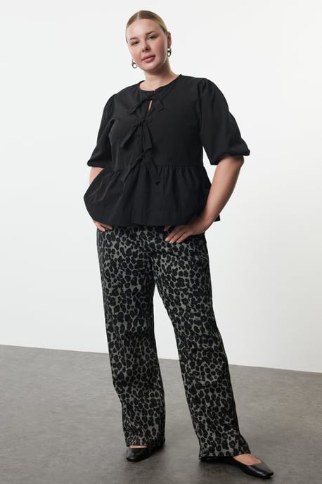 Trendyol Curve Dam Svart Enfärgad Trekvartsärm Regular fit Plus size Blusar - Image 6