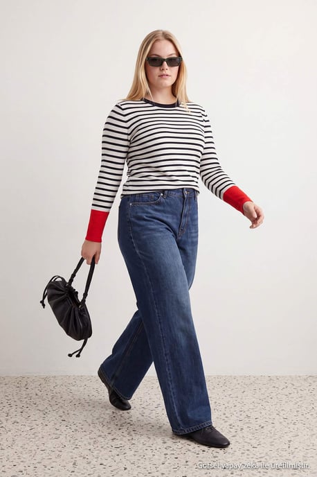Trendyol Curve Dam Svart Randig Lång Regular fit Plus size Blusar - Image 2