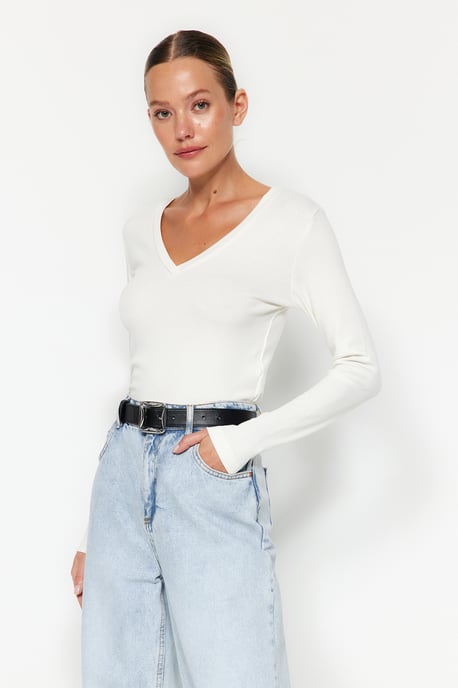 TRENDYOLMİLLA Dames Ecru Effen Lang Getailleerd Blouses - Image 5