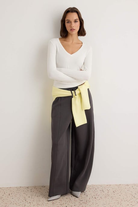 TRENDYOLMİLLA Dames Ecru Effen Lang Getailleerd Blouses - Image 6