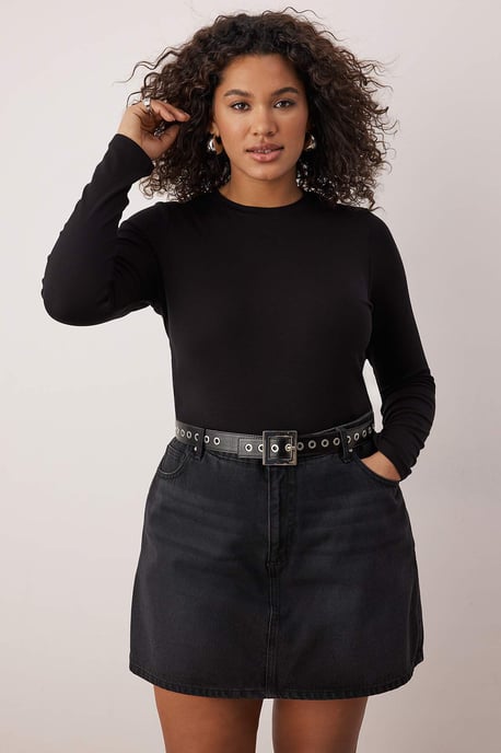 Trendyol Curve Dam Svart Enfärgad Lång Figursydd Plus size Blusar - Image 5