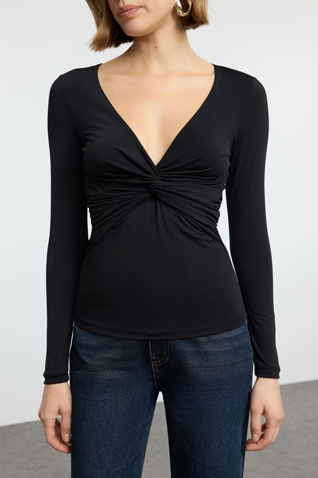 TRENDYOLMİLLA Women's Black Plain Long Fitted Blouses - Image 2