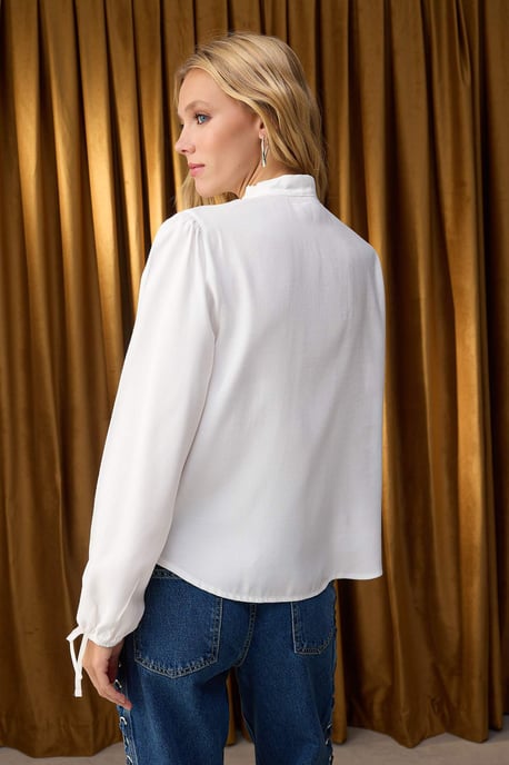 TRENDYOLMİLLA Dames Ecru Effen Lang Regular fit Blouses - Image 3
