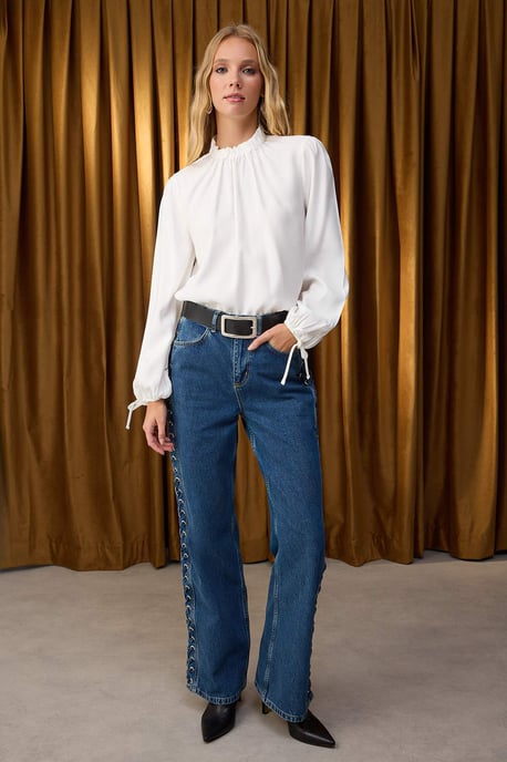 TRENDYOLMİLLA Dames Ecru Effen Lang Regular fit Blouses - Image 5