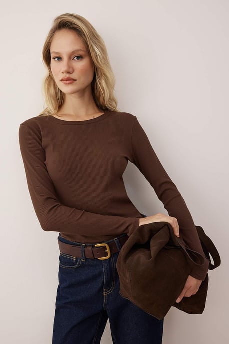 TRENDYOLMİLLA Women's Brown Plain Long Regular fit Blouses - Image 1