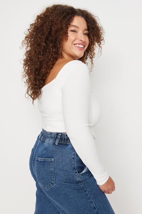 Trendyol Curve Dam Ecru Enfärgad Lång Figursydd Plus size Blusar - Image 2