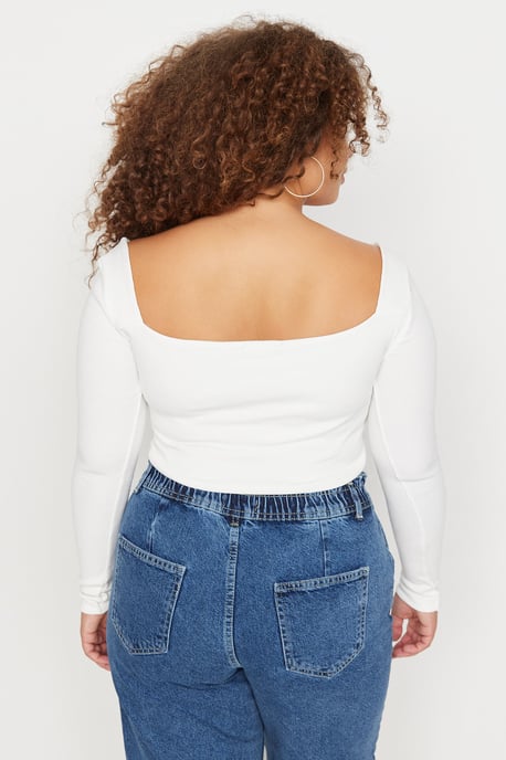 Trendyol Curve Dam Ecru Enfärgad Lång Figursydd Plus size Blusar - Image 4