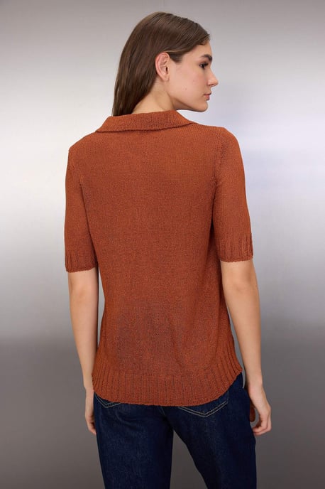 TRENDYOLMİLLA Dames Bruin Effen Kort Regular fit Blouses - Image 3