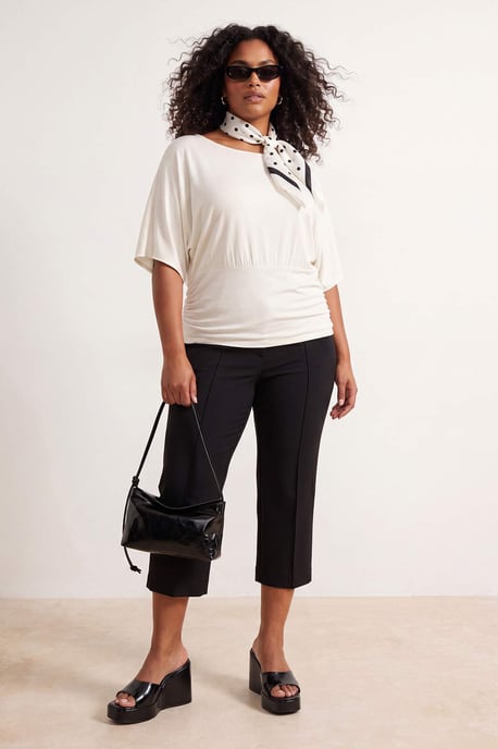 Trendyol Curve Dam Ecru Randig Kort Regular fit Plus size Blusar - Image 2
