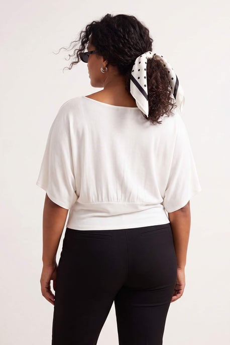 Trendyol Curve Dam Ecru Randig Kort Regular fit Plus size Blusar - Image 3