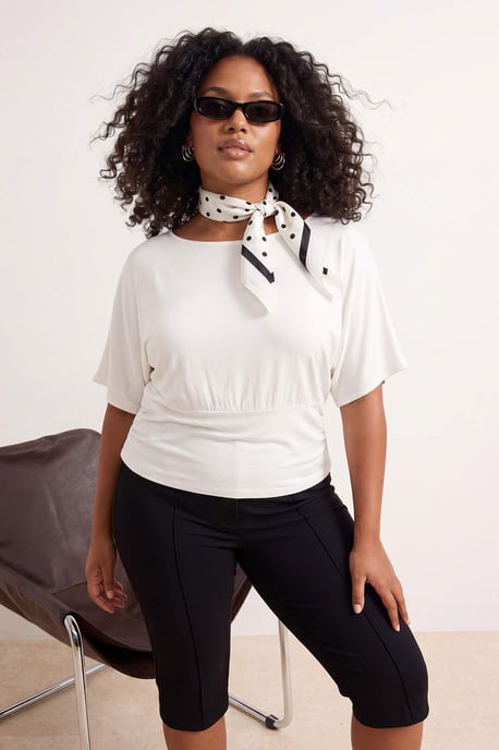 Trendyol Curve Dam Ecru Randig Kort Regular fit Plus size Blusar - Image 6