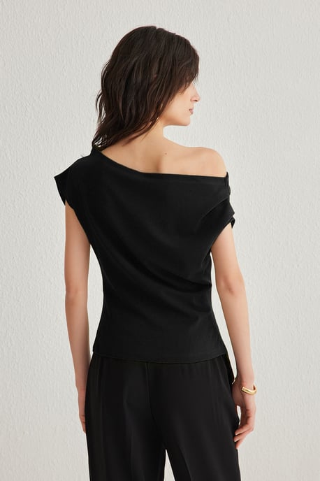 TRENDYOLMİLLA Dames Zwart Effen Kort Regular fit Blouses - Image 3