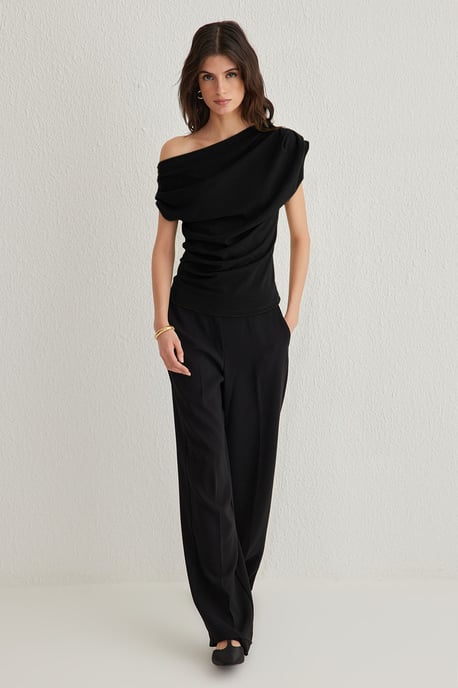TRENDYOLMİLLA Dames Zwart Effen Kort Regular fit Blouses - Image 5