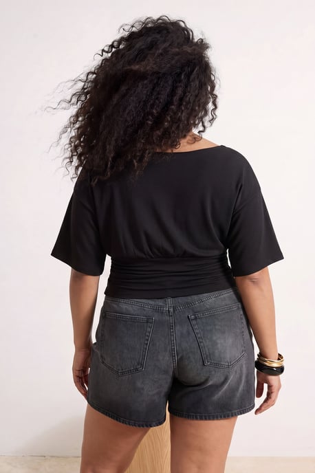 Trendyol Curve Dam Svart Randig Kort Regular fit Plus size Blusar - Image 2