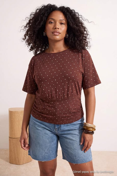 Trendyol Curve Dam Brun Randig Kort Regular fit Plus size Blusar - Image 2