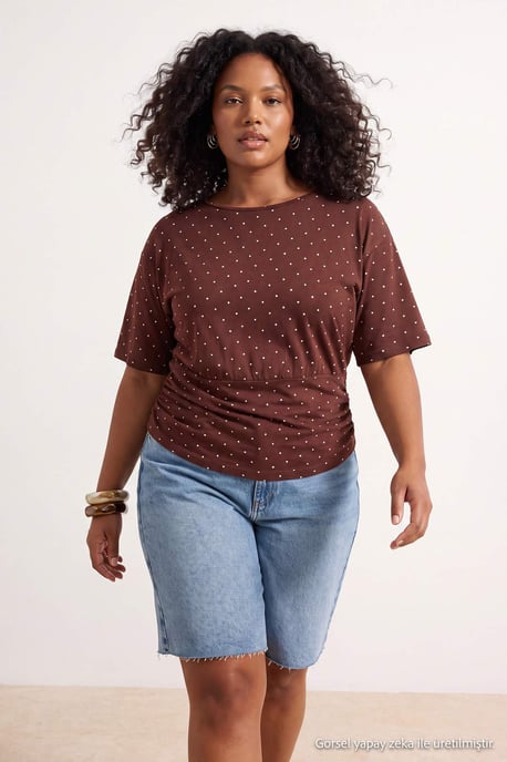 Trendyol Curve Dam Brun Randig Kort Regular fit Plus size Blusar - Image 3
