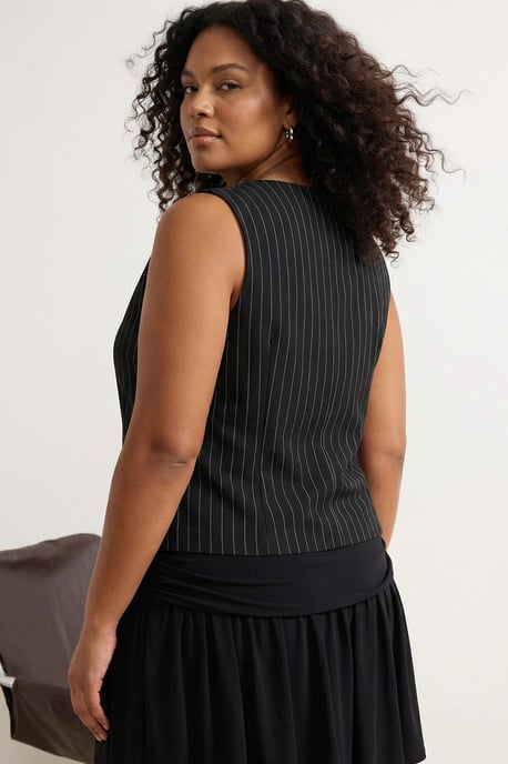 Trendyol Curve Dam Svart Randig Ärmlös Figursydd Plus size Blusar - Image 2