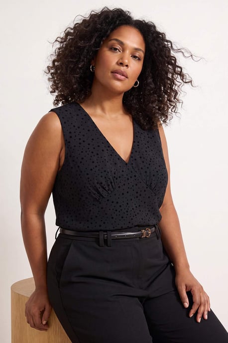 Trendyol Curve Dam Svart Prickig Ärmlös Figursydd Plus size Blusar - Image 1