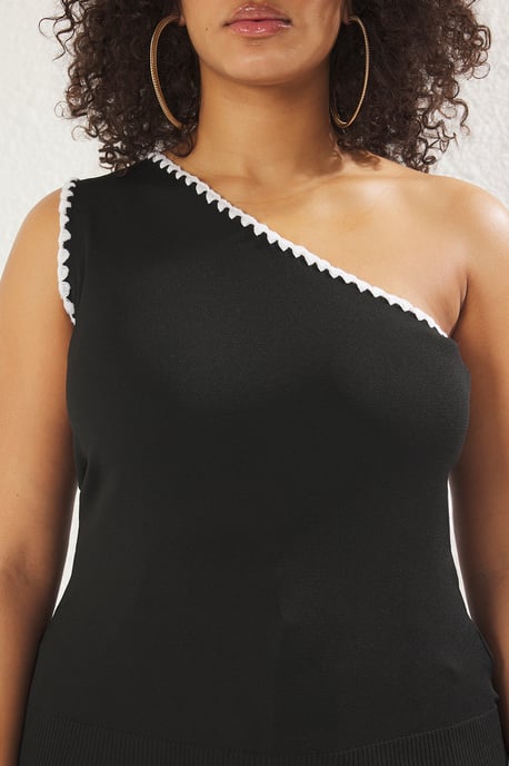 Trendyol Curve Dam Svart Färgblock Ärmlös Figursydd Plus size Blusar - Image 3