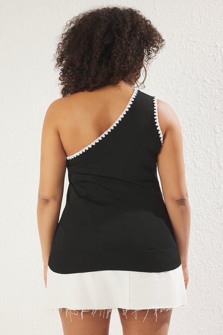 Trendyol Curve Dam Svart Färgblock Ärmlös Figursydd Plus size Blusar - Image 4