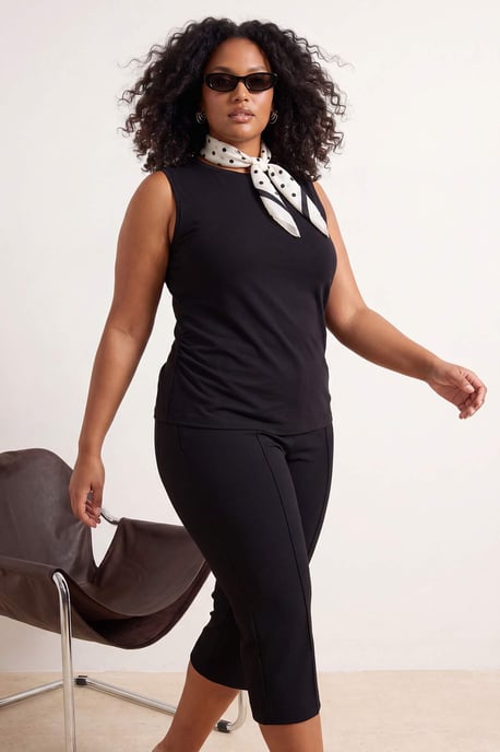 Trendyol Curve Dam Svart Enfärgad Ärmlös Figursydd Plus size Blusar - Image 6