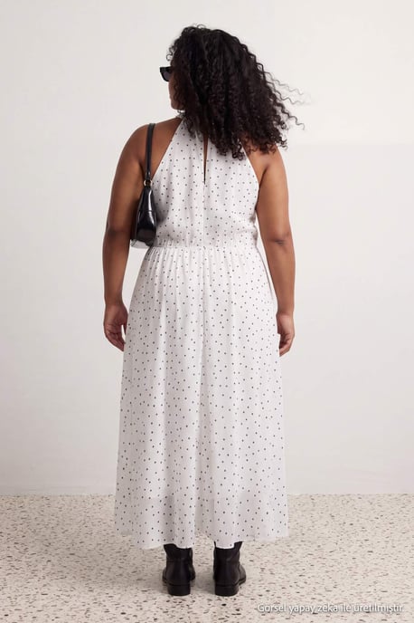 Trendyol Curve Dam Vit Prickig Maxi Ärmlös A-linje Plus size Klänning - Image 3