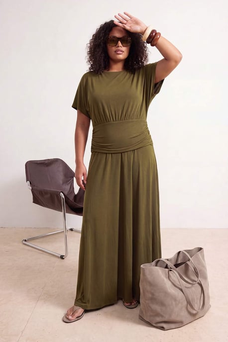 Trendyol Curve Dam Khaki Enfärgad Maxi Kort A-linje Plus size Klänning - Image 1
