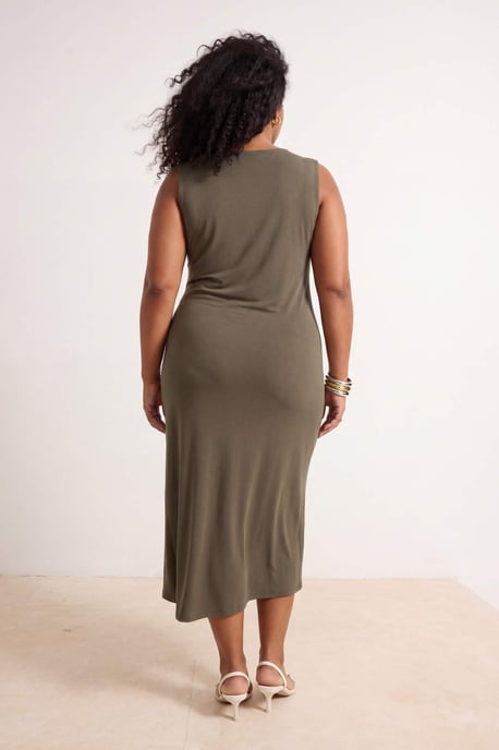 Trendyol Curve Dam Khaki Enfärgad Maxi Ärmlös Rak Plus size Klänning - Image 2