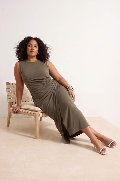 Trendyol Curve Dam Khaki Enfärgad Maxi Ärmlös Rak Plus size Klänning - Image 6
