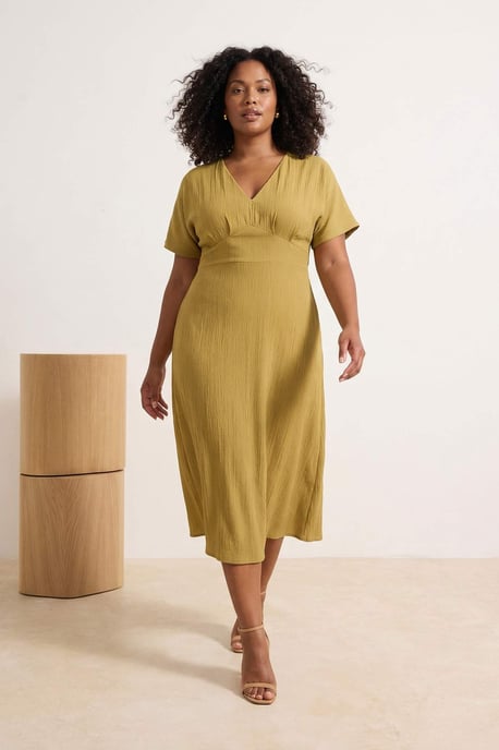 Trendyol Curve Dam Khaki Blommig Maxi Kort Casual A-linje Plus size Klänning - Image 2