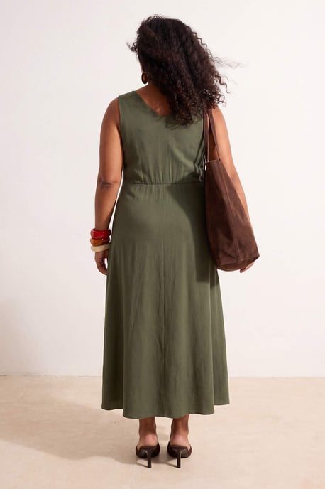 Trendyol Curve Dam Khaki Enfärgad Maxi Ärmlös Casual A-linje Plus size Klänning - Image 2