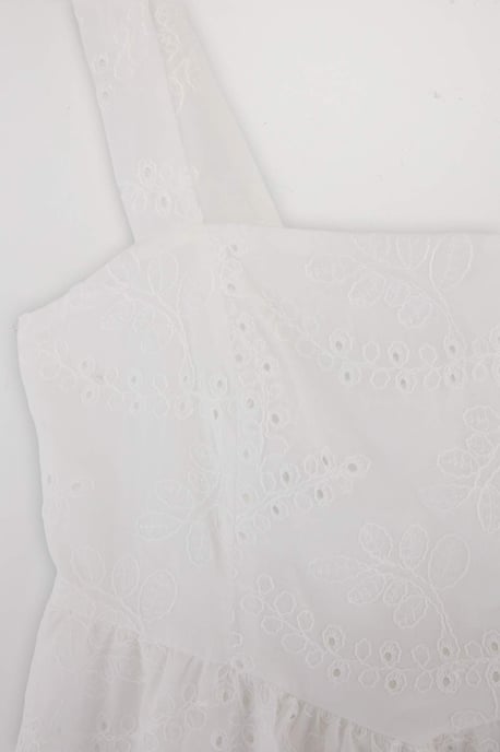 Trendyol Curve Dam Vit Enfärgad Maxi Ärmlös Casual A-linje Plus size Klänning - Image 5