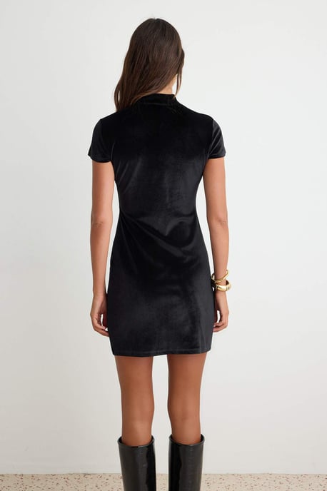 TRENDYOLMİLLA Women's Plain Short / Mini Short Bodycon Dresses - Image 4