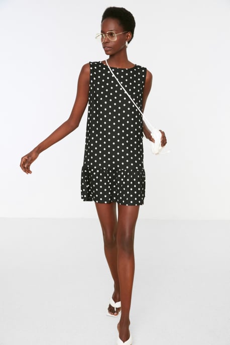 TRENDYOLMİLLA Dames Zwart Bloemen Kort / Mini Mouwloos Casual Recht Jurken - Image 4