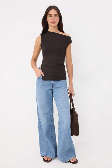 TRENDYOLMİLLA Dames Bruin Effen Mouwloos Getailleerd Blouses - Image 4