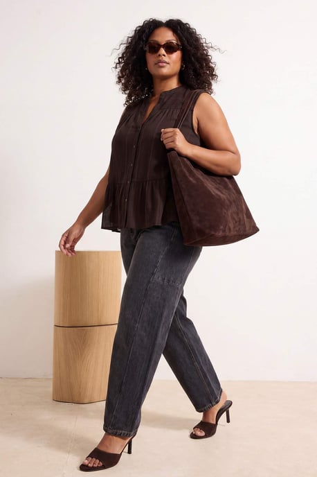 Trendyol Curve Dam Brun Enfärgad Ärmlös Figursydd Plus size Blusar - Image 2