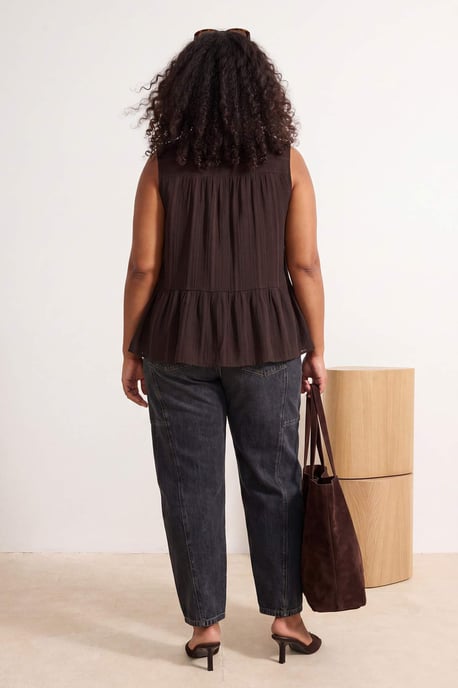 Trendyol Curve Dam Brun Enfärgad Ärmlös Figursydd Plus size Blusar - Image 3
