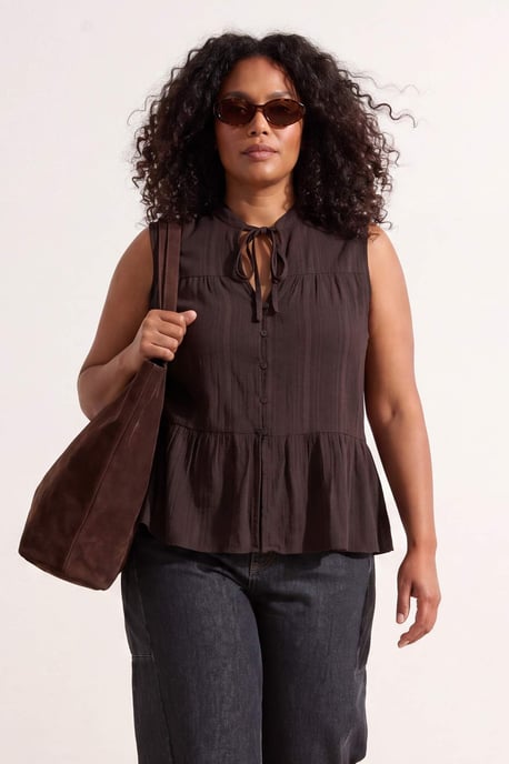 Trendyol Curve Dam Brun Enfärgad Ärmlös Figursydd Plus size Blusar - Image 6