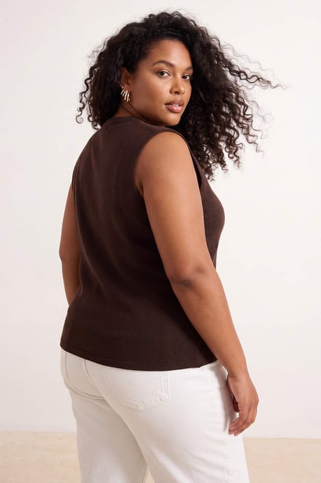 Trendyol Curve Dam Brun Enfärgad Ärmlös Figursydd Plus size Blusar - Image 2