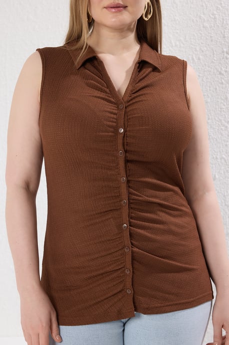 Trendyol Curve Dam Brun Enfärgad Ärmlös Figursydd Plus size Blusar - Image 2