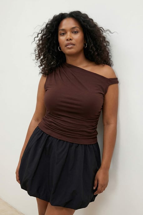 Trendyol Curve Dam Brun Enfärgad Ärmlös Figursydd Plus size Blusar - Image 2