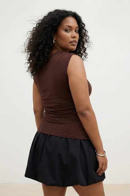 Trendyol Curve Dam Brun Enfärgad Ärmlös Figursydd Plus size Blusar - Image 3